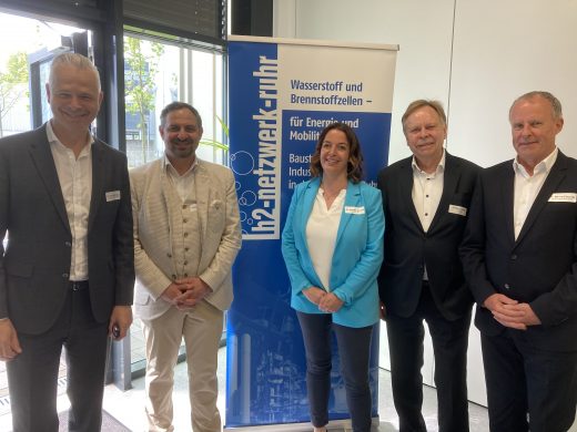 Von links nach rechts: Dr. Frank Obenaus (h2-netzwerk-ruhr), Jorgo Chatzimarkakis (CEO Hydrogen Europe), Dr. Désirée Schulte (h2-netzwerk-ruhr), Volker Lindner (h2-netzwerk-ruhr), Dr. Bernd Emonts (FZ Jülich).