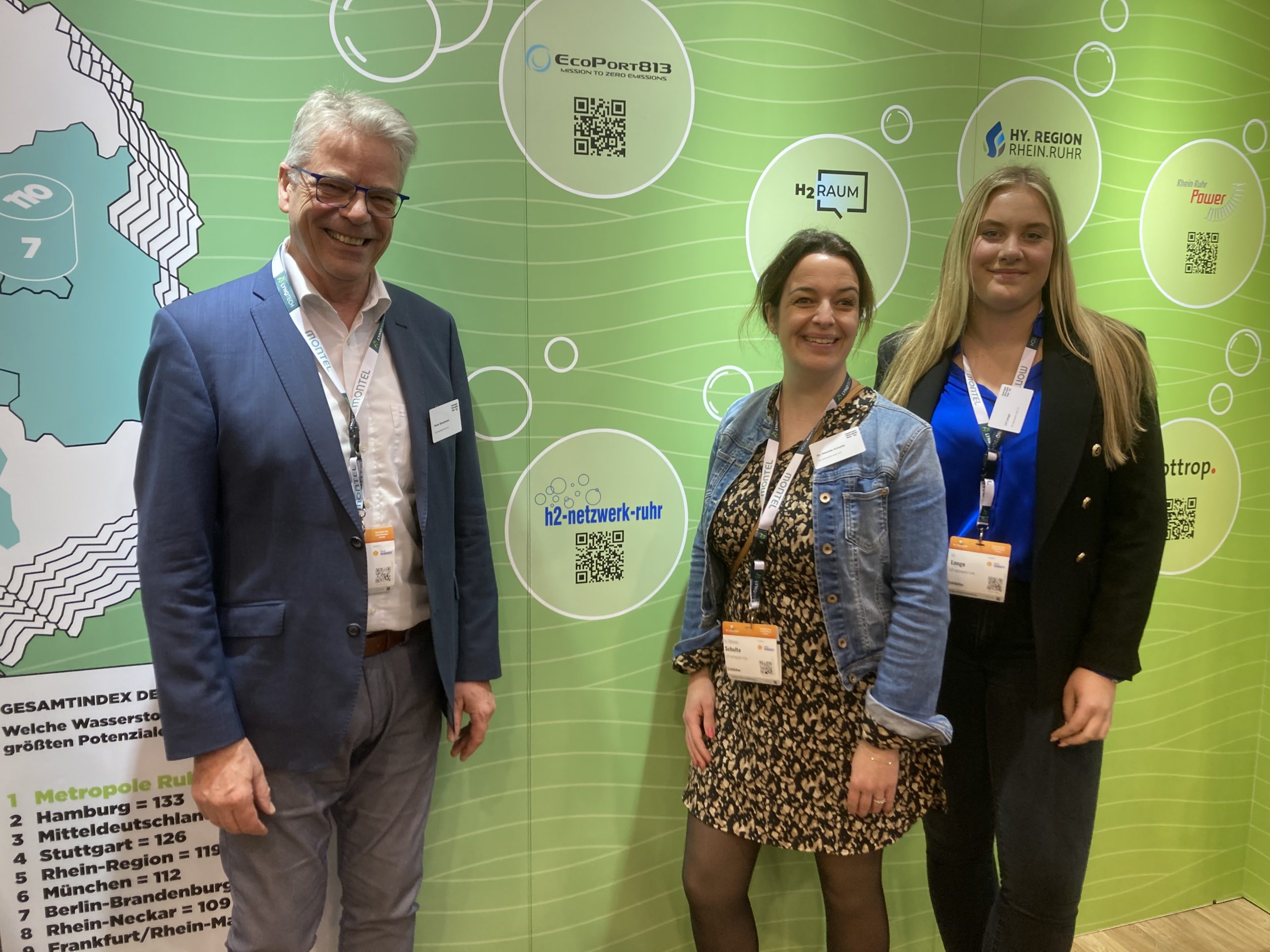 E-World: 16 Akteure auf einem Stand